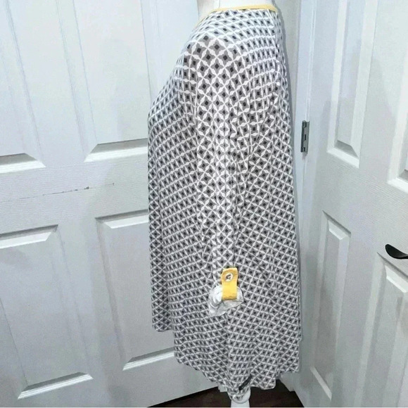 Matilda Jane Modal/Spandex blend 3/4 sleeve with button roll up- abstract print - Picture 6 of 11